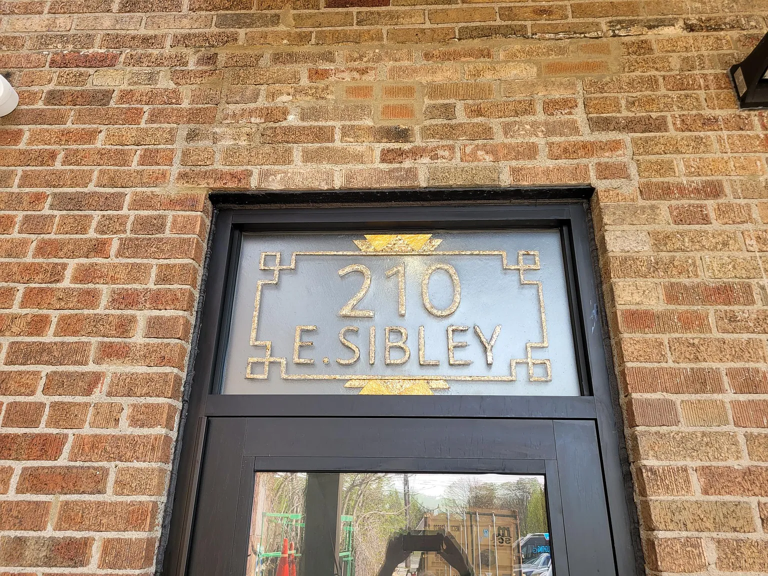 210 E Sibley St — Photo 1