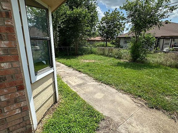4th image of 503 Esther Cir #B