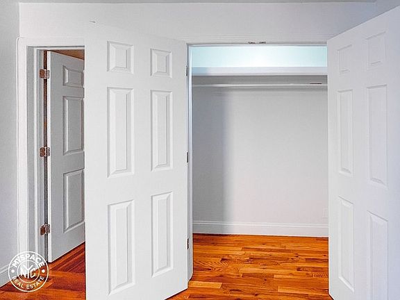 3rd image of 951 Putnam Ave #4E