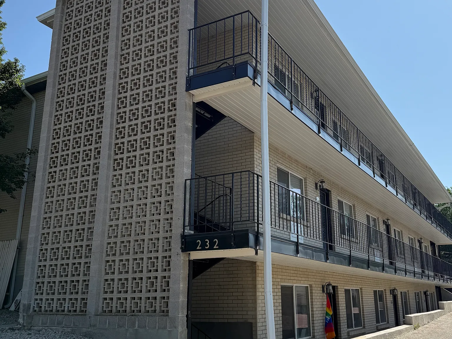 2 bed, 750 sqft, $1,700 — Photo 1