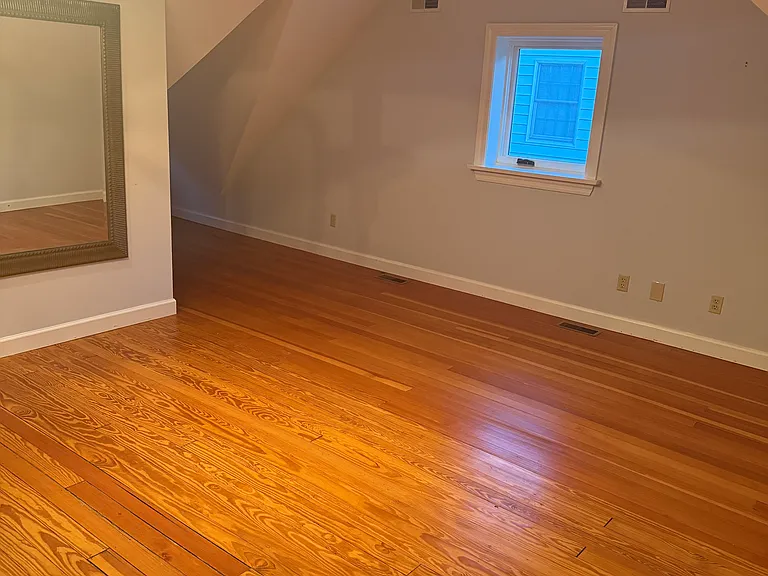 1137 Gilbert Ave — Photo 12