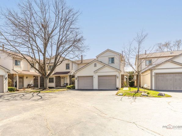 321 E Forest Knoll Dr, Palatine, IL 60074