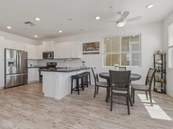 1180 Julia Cir, Hollister, CA 95023