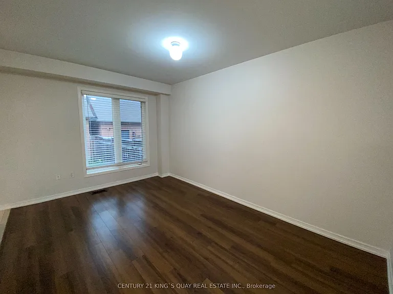 1102 Bur Oak Ave — Photo 5