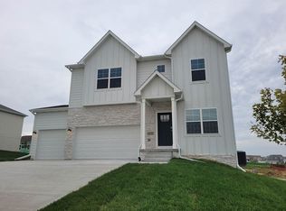 6420 Centennial Rd, Papillion, NE 68157