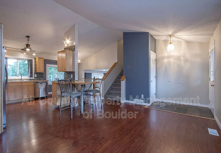 2124 Stuart St — Photo 4