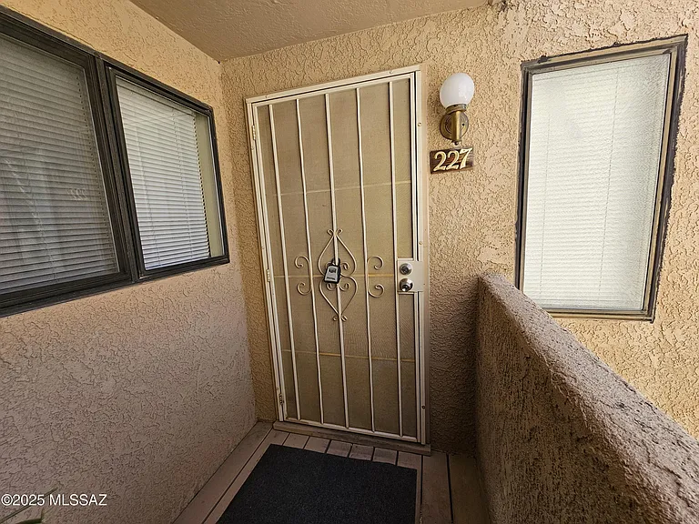 5750 N Camino Esplendora #C-227 — Photo 2