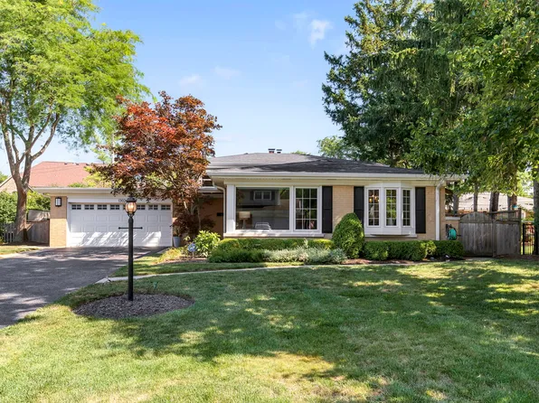 1302 Bonnie Glen Ln, Glenview, IL 60025
