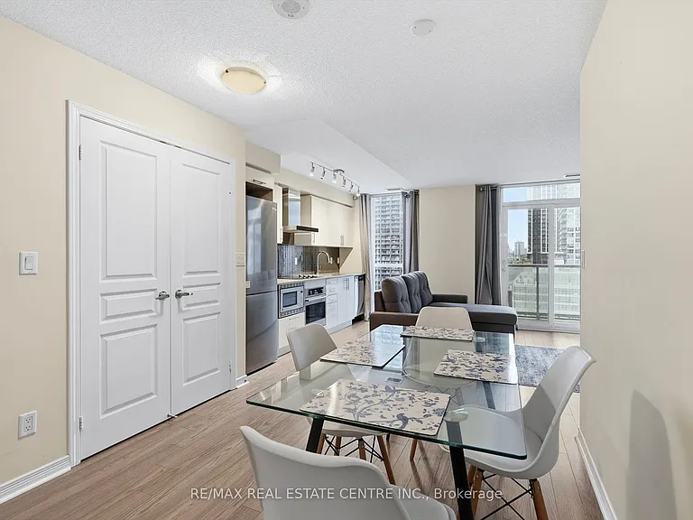 352 Front St W #1010 — Photo 7