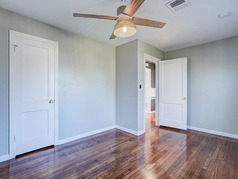 3135 NW Grand Blvd — Photo 33