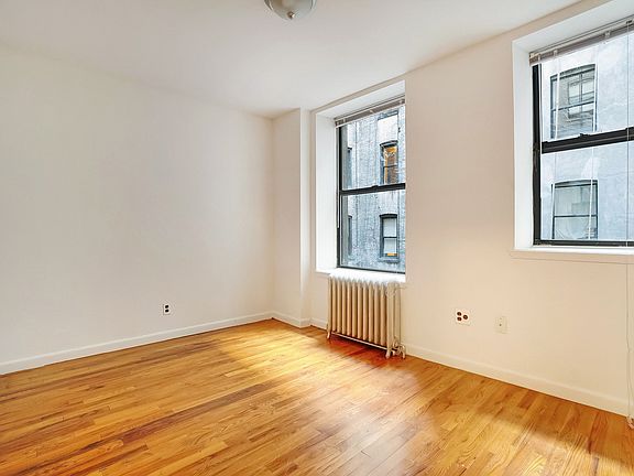 3rd image of 310 W 95th St APT 2F