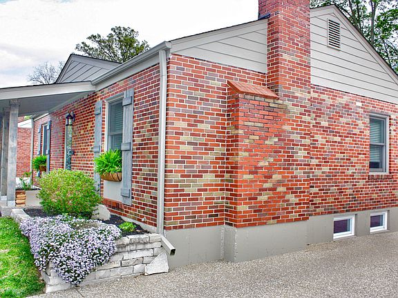 5th image of 544 W Essex Ave