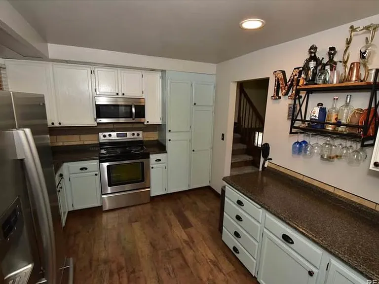 2201 Greenwich Cir W — Photo 5