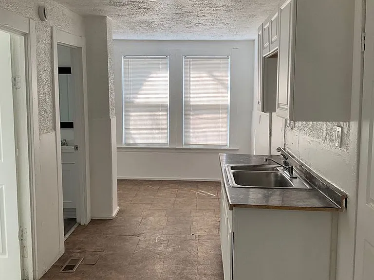 5700 Luther Ave — Photo 23