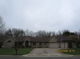1952 Woodcrest Dr NE, Owatonna, MN 55060