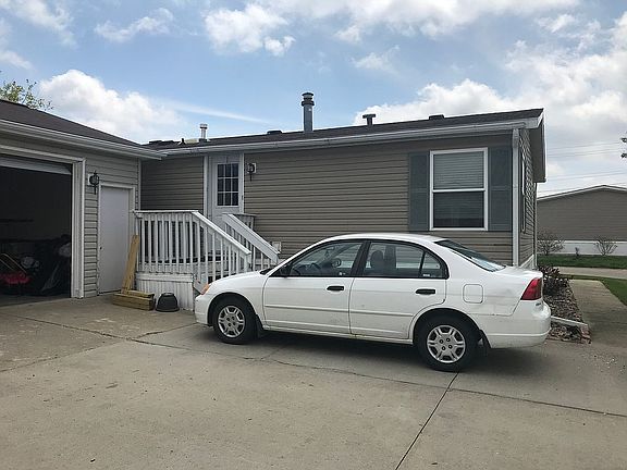 3rd image of 2481 SE Summer Park Dr