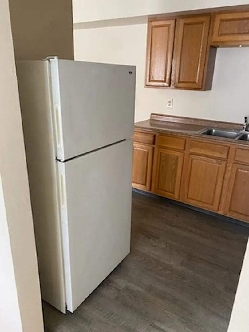 425 6th Ave — Photo 2