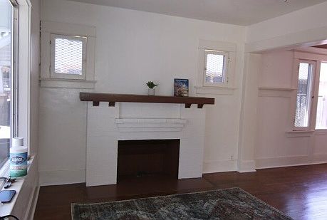 3rd image of 1039 E 50th St