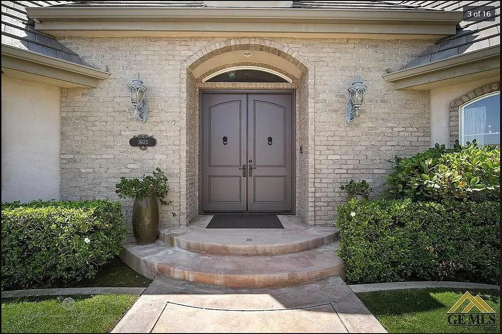 4 bed, 3561 sqft, $4,000 — Photo 3