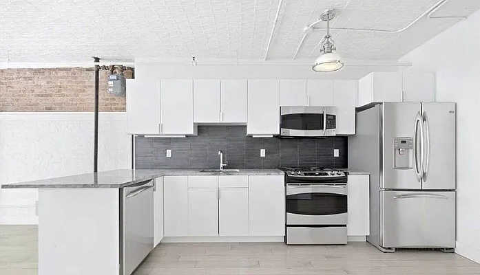 Rented by Vertical Real Estate LLC | media 14