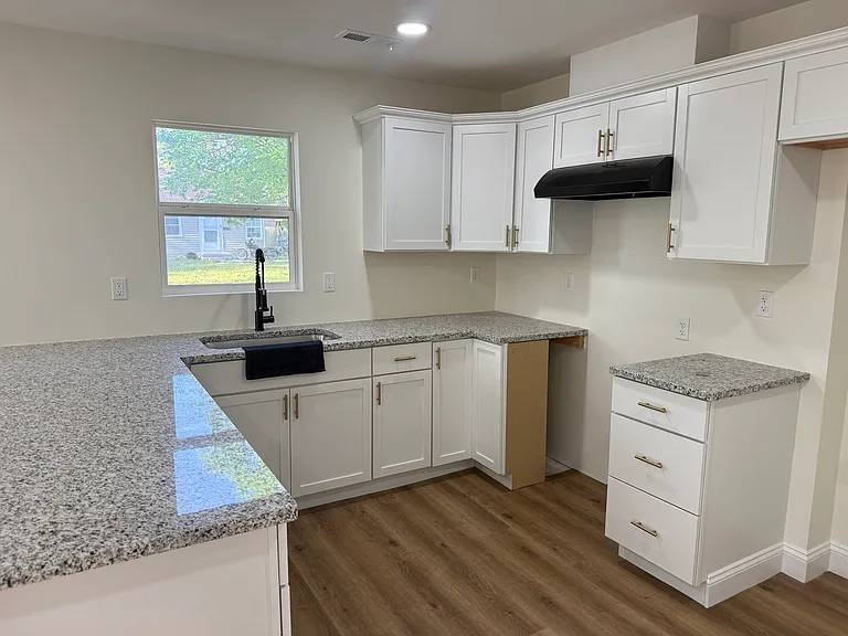 2503 E Graham Ave — Photo 8