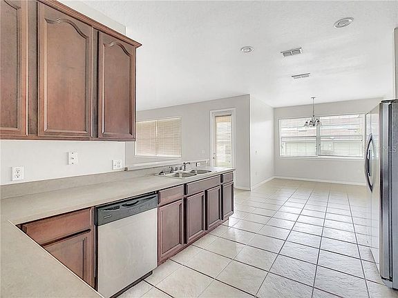 5th image of 2811 Saint Clair St