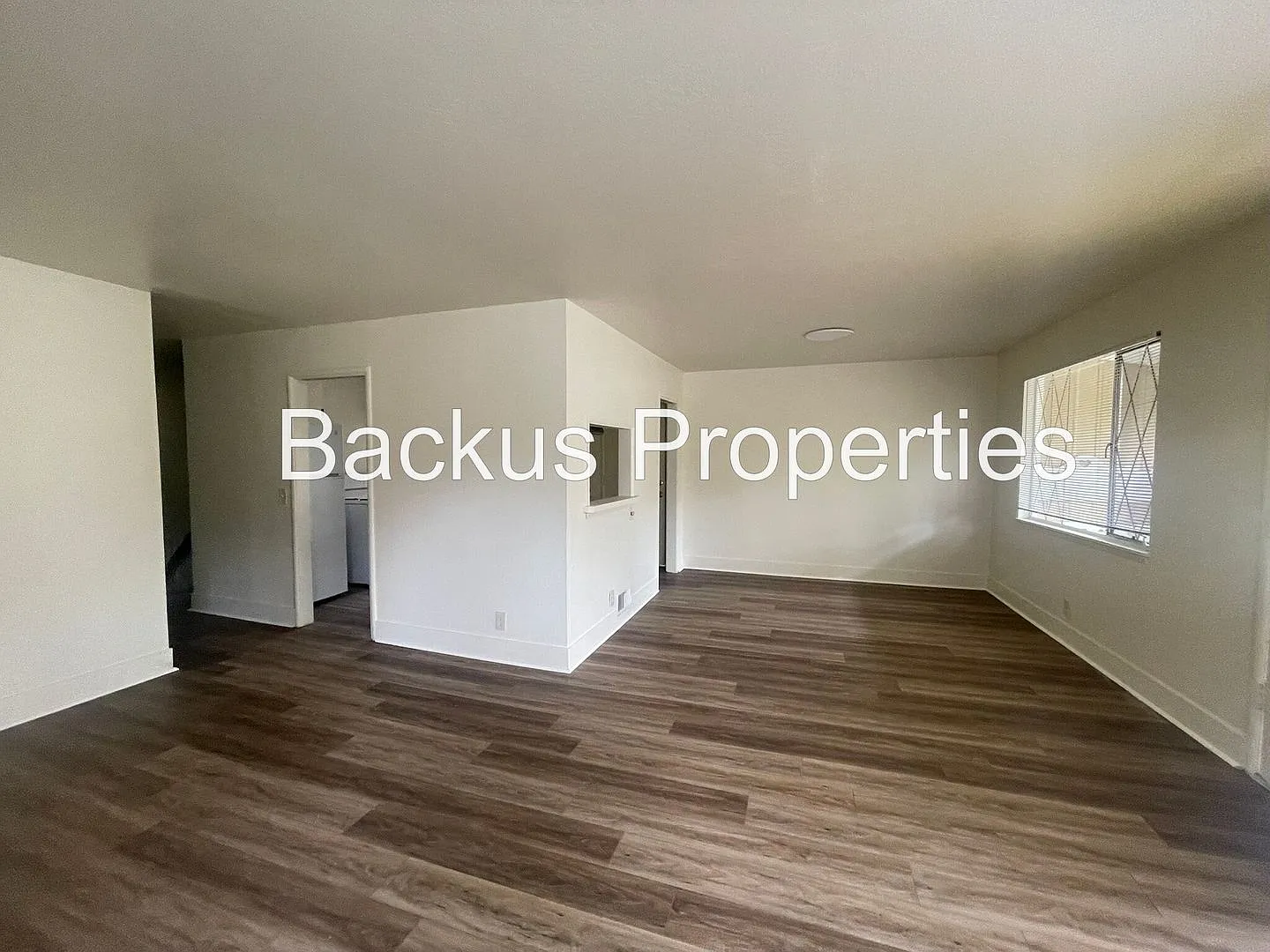 Large two-story home close to Del Monte Shopping Center in Monterey — Photo 3