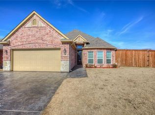 106 Comanchee Dr, Greenville, TX 75402