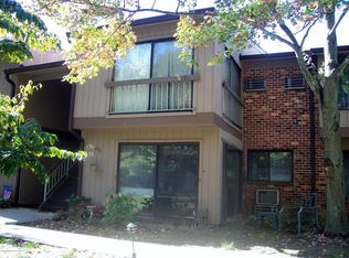 136 Manchester Ct, Red Bank, NJ 07701