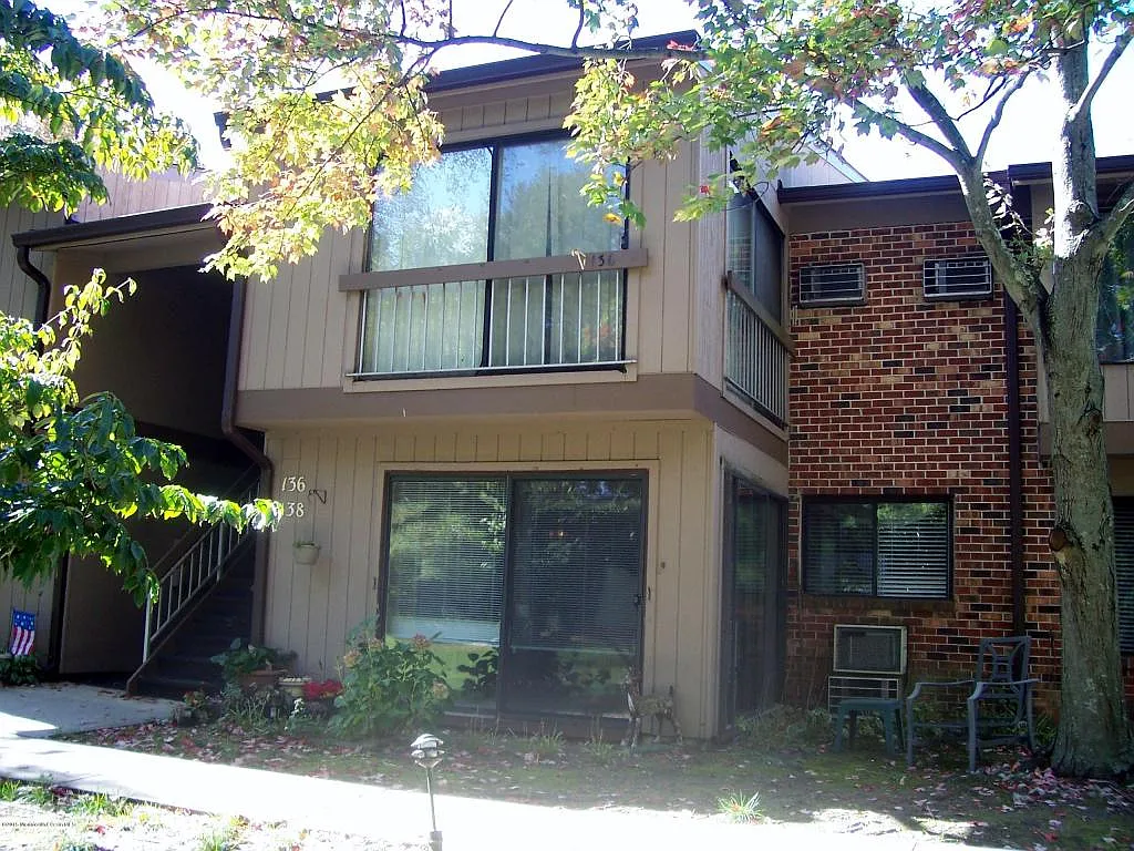 136 Manchester Ct photo 1