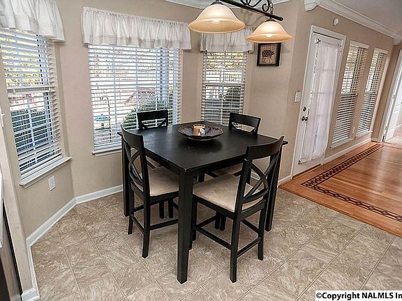 5th image of 5988 Vinemont Dr NW