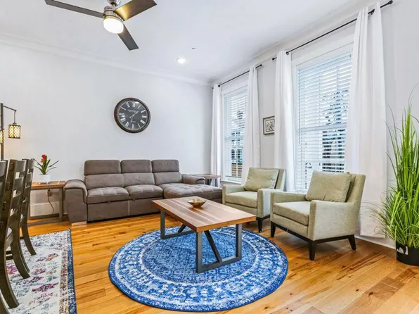 1208 Carondelet St, New Orleans, LA