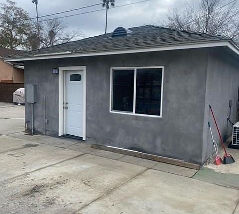 5th image of 253 E Bernard Way