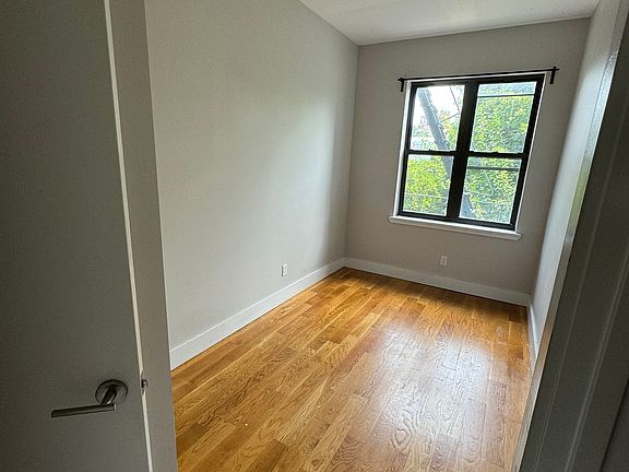 5th image of 188 Noll St #2I