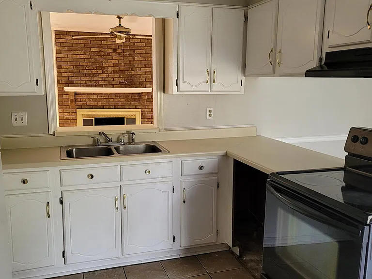 1827 Valley Brook Dr — Photo 2