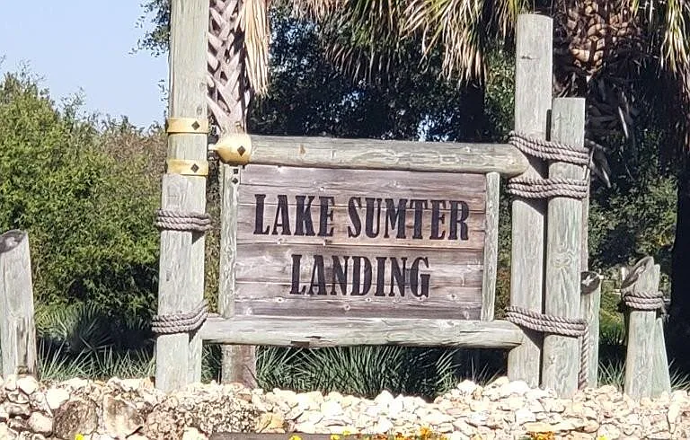 Walking distance to Lake Sumter Landing
