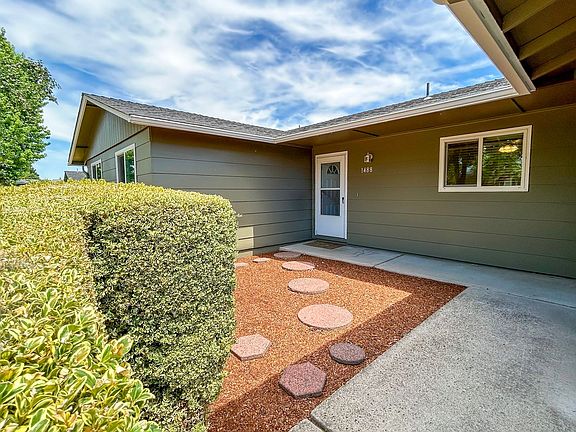 3rd image of 1488 Warbler Dr SE