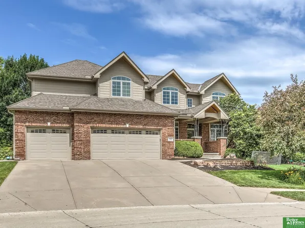 1012 S 197th Cir, Elkhorn, NE 68022