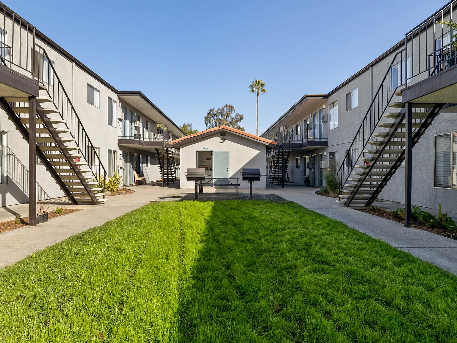 Valle at 9121 Kenwood — Photo 2