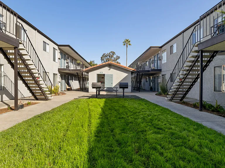 Valle at 9121 Kenwood — Photo 2