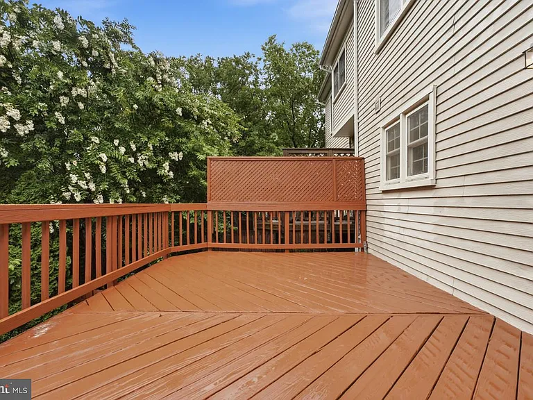 7035 Kings Manor Dr — Photo 21