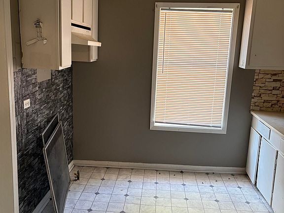 2nd image of 409 Wilson St