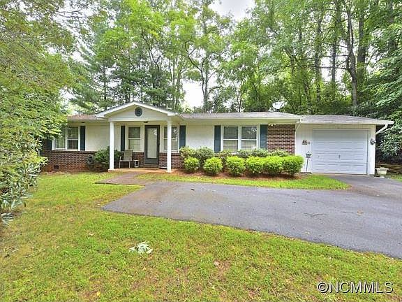 1st image of 484 Balsam Dr