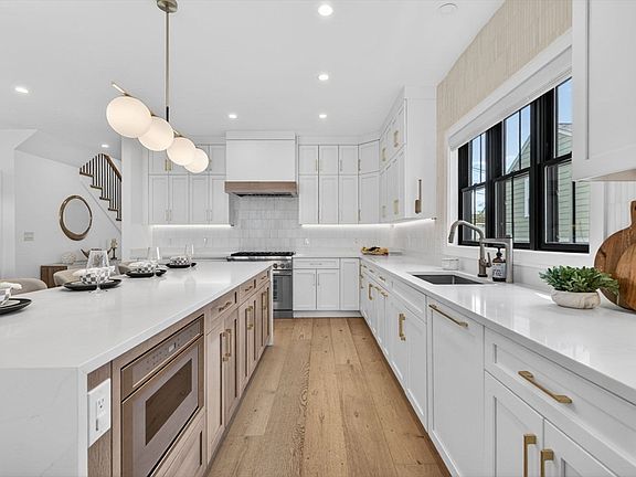 3rd image of 71 Cloverdale Rd #1