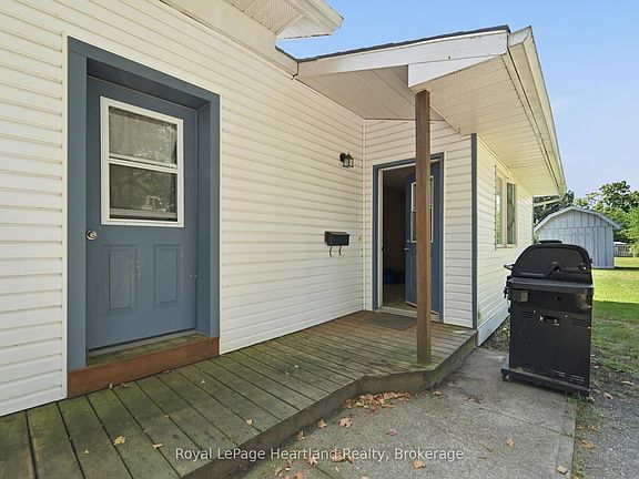 2nd image of 132 Queen St