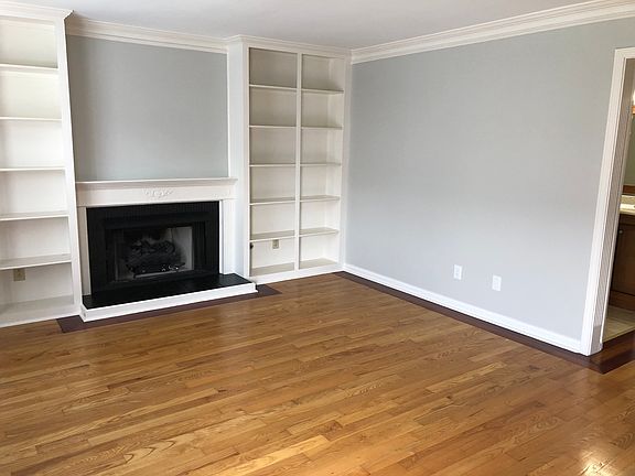 Living rm/built in shelves/ventless gas logs