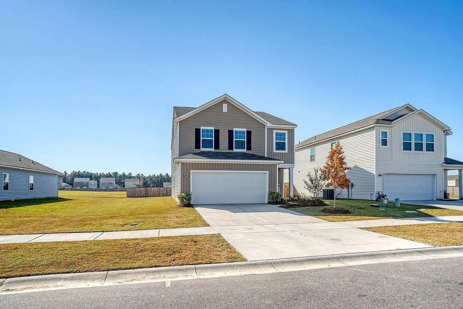 4 bed, 3.0 bath, 2289 sqft, $2,450 — Photo 2
