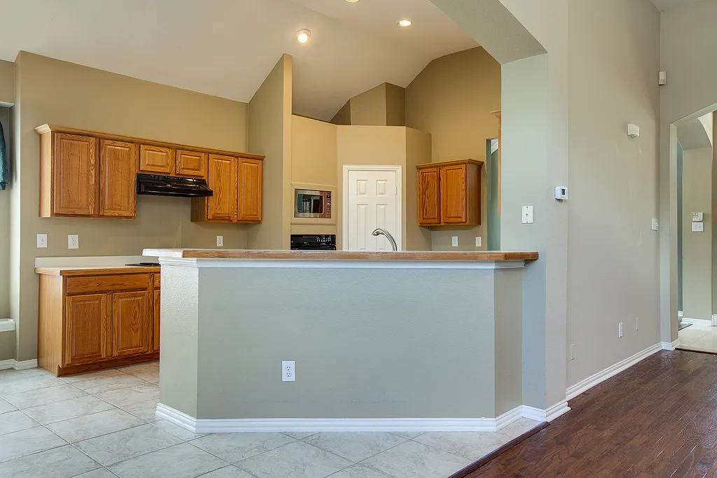 3 bed, 2120 sqft, $2,500 — Photo 3
