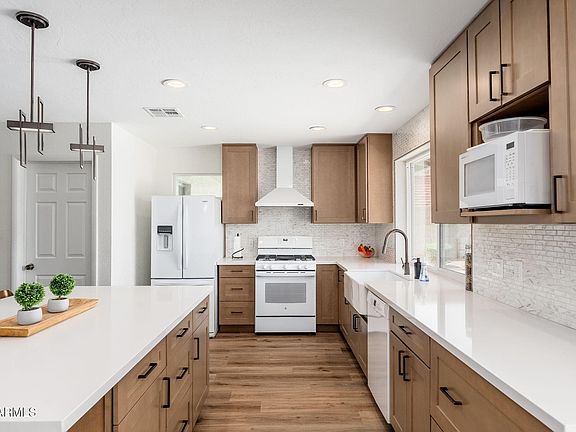 2nd image of 2426 E SAHUARO Drive