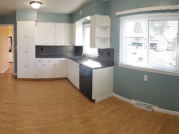 3rd image of 2746 Oak Crest Dr